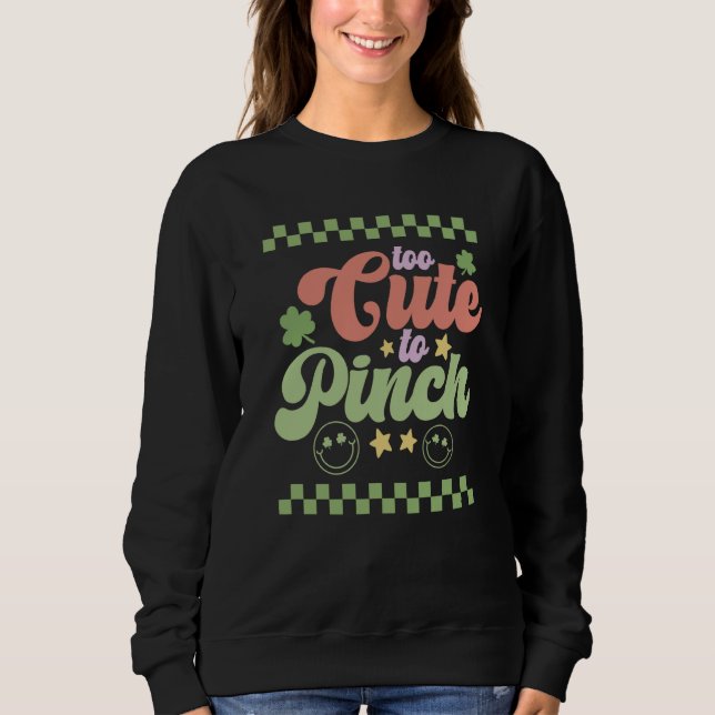 Too Cute to Pinch St Patrick's Day Groovy Retro T Shirt (Framsida)