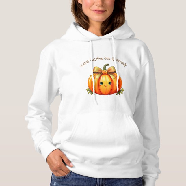 Too Cute to Spook – Fun Pumpkin Hoodie T Shirt (Framsida)