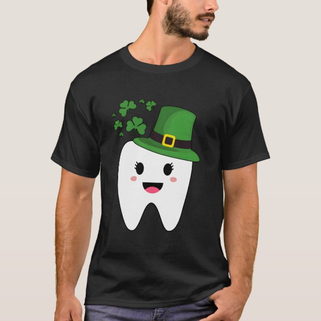 Tooth With Dental Assistant St Patricks Day T Shirt (Framsida)