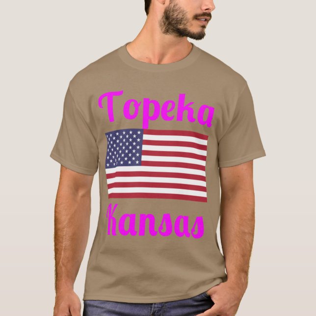 Topeka Kansas Styliska Tryck T Shirt (Framsida)