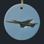Toppen bålgetingprydnad för marin FA-18 Julgransprydnad Keramik<br><div class="desc">Det härliga objektet med en toppen bålgetingflyby för marin F/A-18E/F F-18 med dunsten på vingar på den Embry gåtan påskyndar,  & vågar visar i Daytona Beach FL.</div>