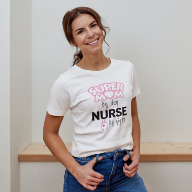 Toppen Mamma by Day Nurse by Night T Shirt (Skapare uppladdad)