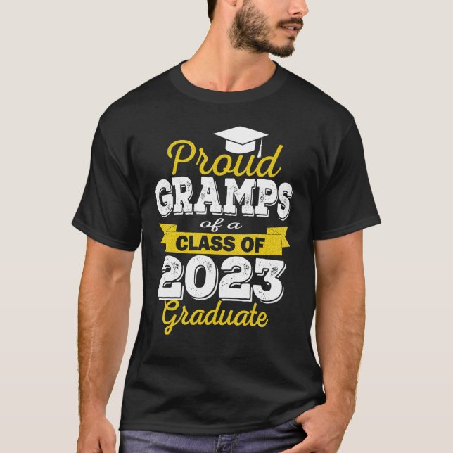 Toppen Proud Gramps för familjen Student 2023 T Shirt (Framsida)