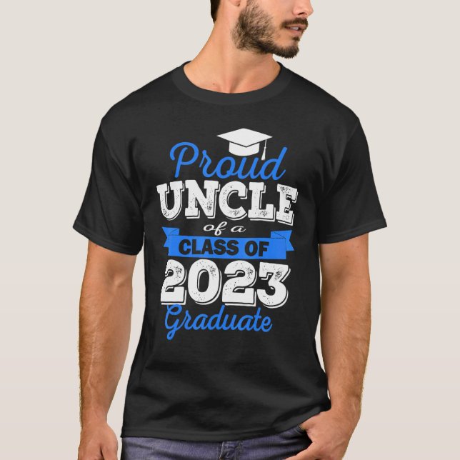 Toppen Proud-morbror av familjen Student 2023 T Shirt (Framsida)