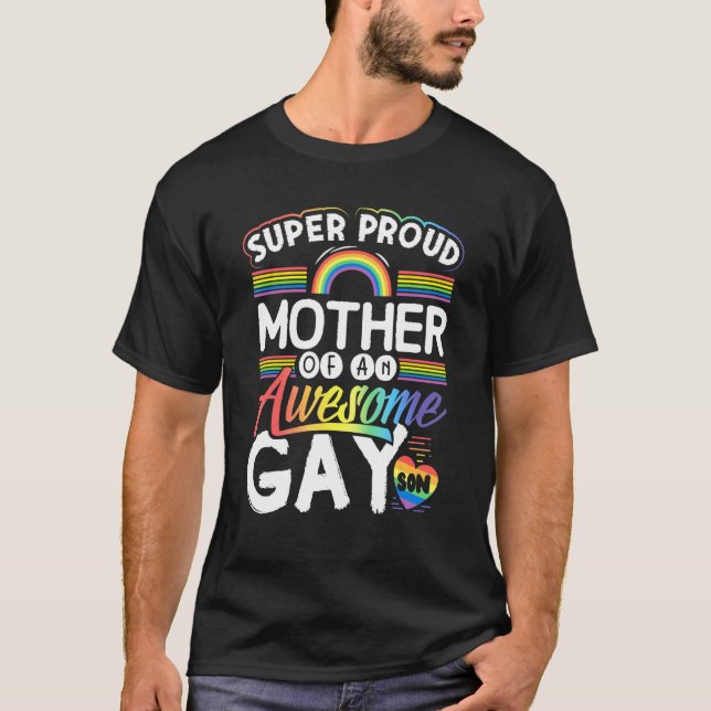 Toppen stolt Mor om en Fantastisk Gay Son T Shirt (Framsida)