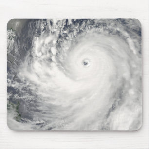 Toppen Typhoon Man-Yi Musmatta