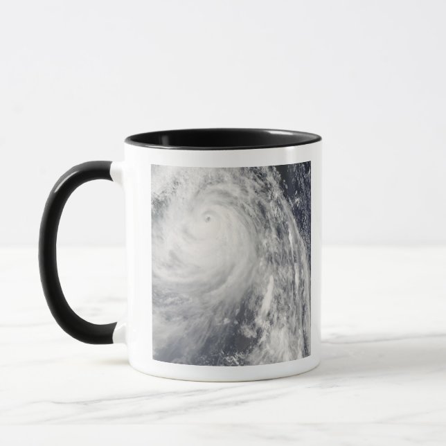 Toppen Typhoon Wipha Mugg (Vänster)