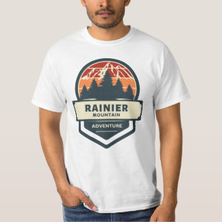Toppklättring och vandring av T-shirts med Rainier