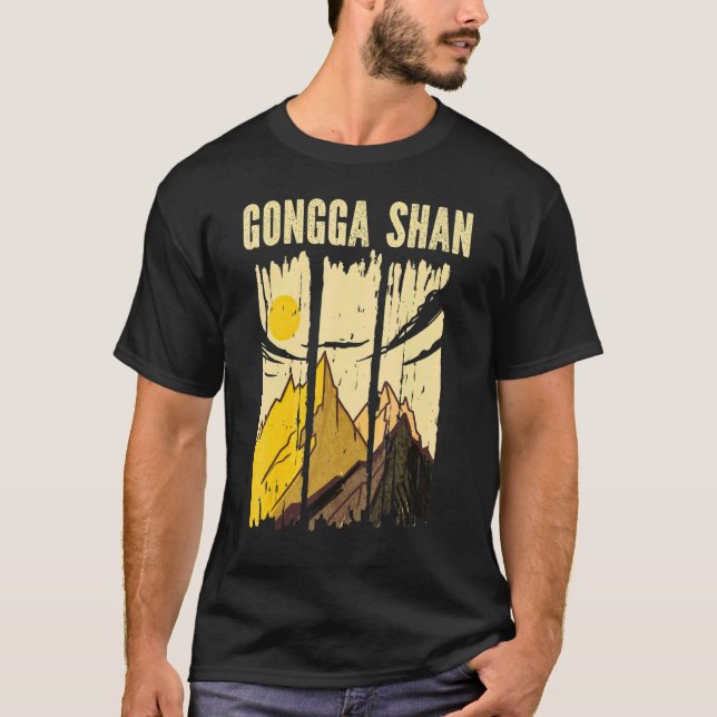 Toppmöte i Gongga Shan-berget T Shirt (Framsida)