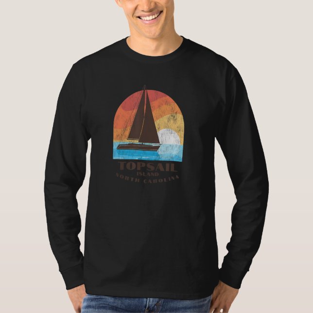 Topsail Island, NC Vacationing Sailboating Sunrise T Shirt (Framsida)