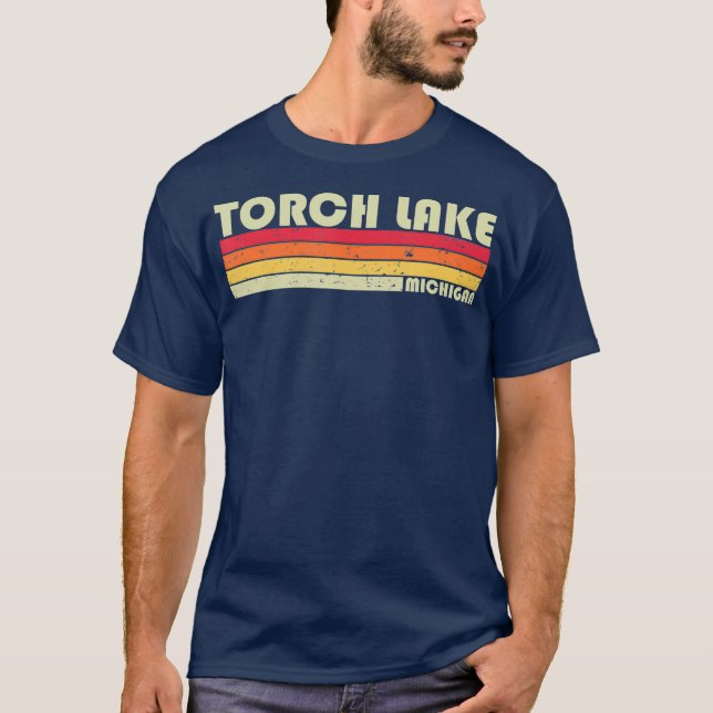 TORCH SJÖ MICHIGAN Funny Fishing Camping, sommar T Shirt (Framsida)
