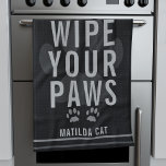 Torka av Tassar Pet Namn Black Kitchen Towel Kökshandduk<br><div class="desc">Bästa husdjur har alltid ren tassar. Lägg bara till namn i din svarta handduk.</div>