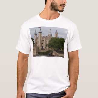 Torn av London England som ses från över floden T-shirt