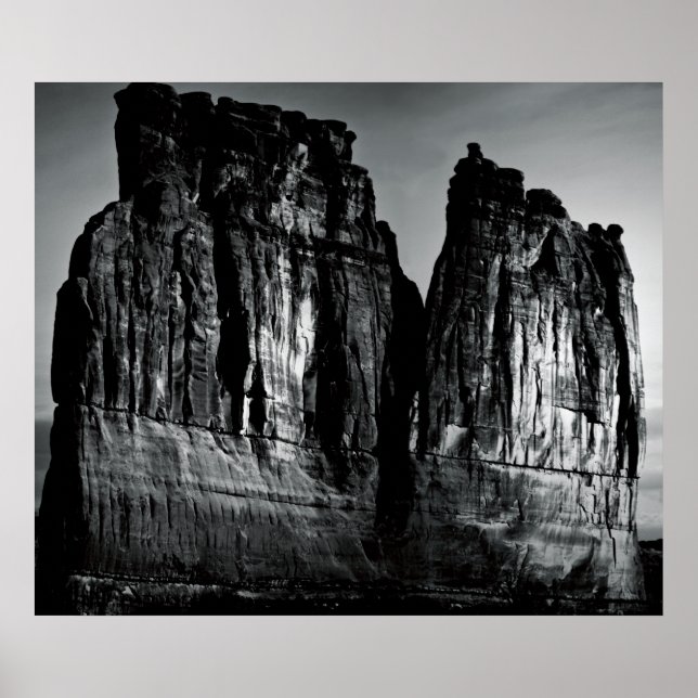 Torn Awaiteth Poster (Framsidan)