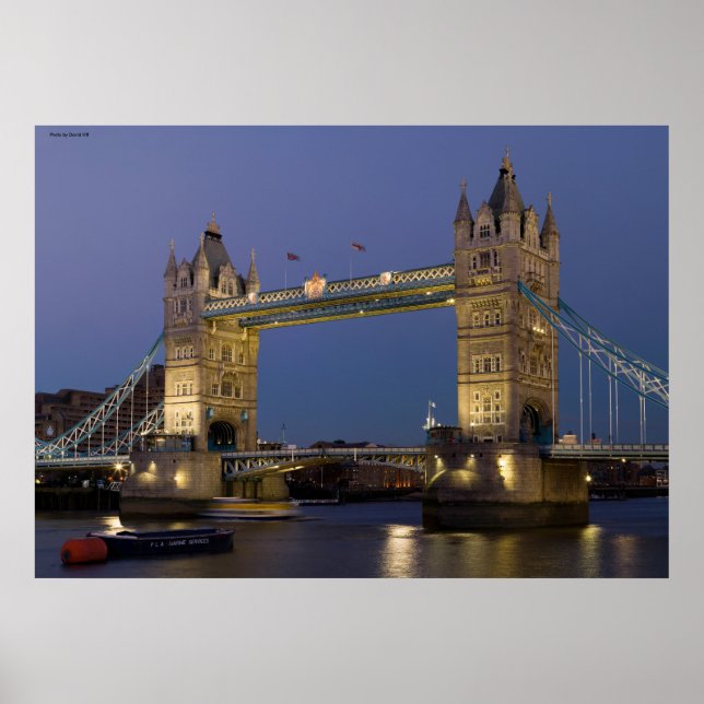 Torn Bridge London England i Dusk Poster (Framsidan)