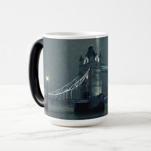 Torn Bridge och London Fog Magisk Mugg