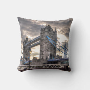 Torn Bridge & The Shard, London, England Kudde