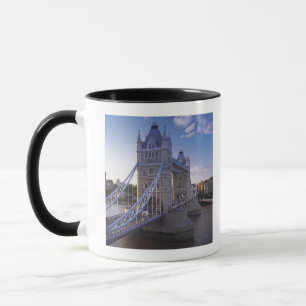 Torn överbryggar i London Mugg