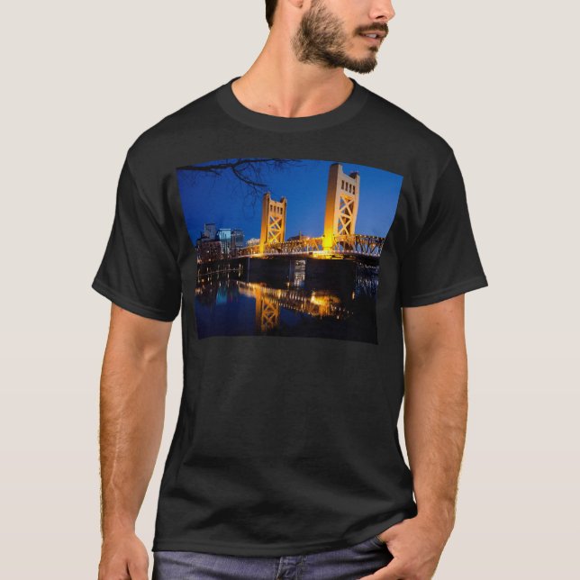 Torn överbryggar - Sacramento, CA Tee (Framsida)