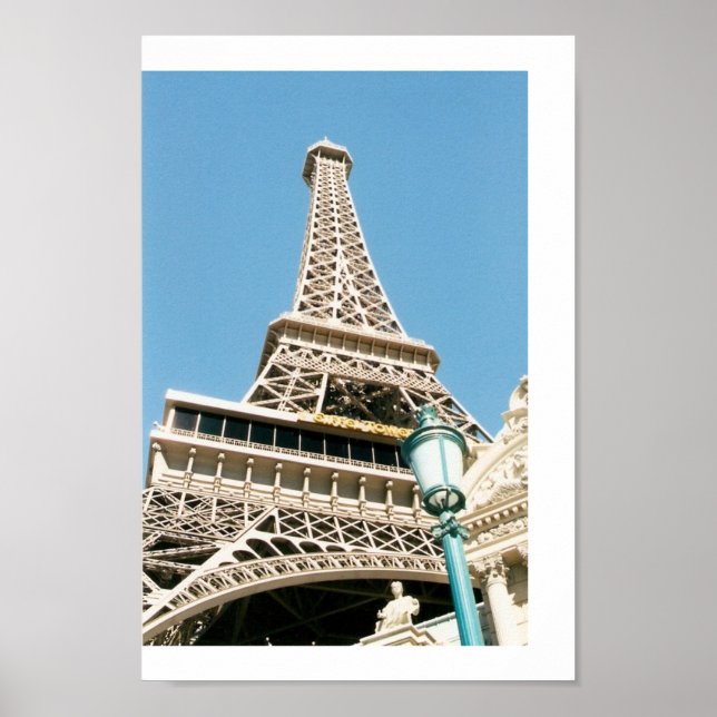 Torn Poster (Framsidan)