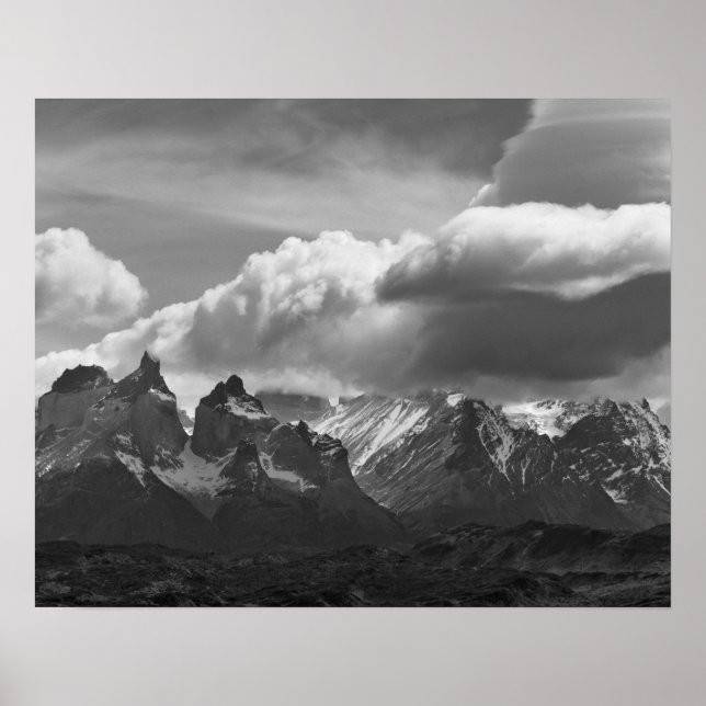 Torres Del Paine nationalpark, Cuernos och Poster (Framsidan)