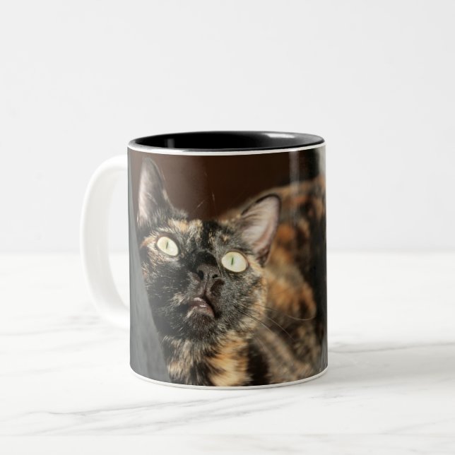Tortitude mug - tortoiseshell cat Två-Tonad mugg (Framsida vänster)