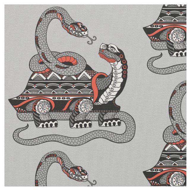 Tortoise gick samman med en orm tyg (Närbild)