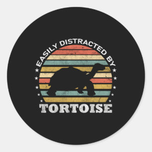 Tortoise har lätt distraherat av sköldpaddan runt klistermärke