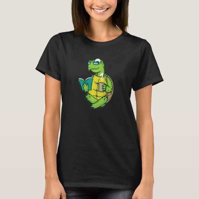 Tortoise loves reading and Coffee or Tea T Shirt (Framsida)