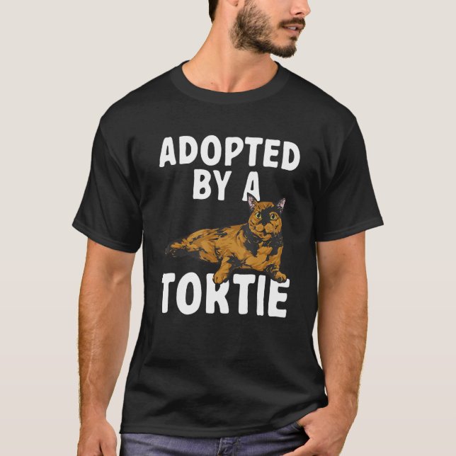 Tortoiseshell Cat Adopted By A Tortie Cat T Shirt (Framsida)