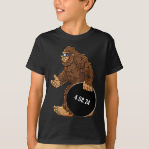 Total Solar Eclipse 04.08.2024 Bigfoot Roligt Boys T Shirt
