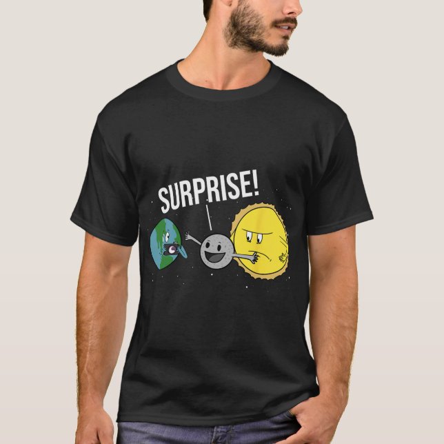 Total Solar Eclipse 2024 Funny Tecknad Måne Coveri T Shirt (Framsida)