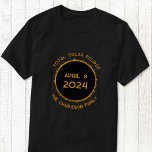 Total Solar Eclipse 2024 Personlig T-Shirt<br><div class="desc">Fira Total Solar Eclipse den 8 april 2024 med denna personlig T-shirt. Ändra familjen namn och vilken text som helst som du vill anpassa.</div>