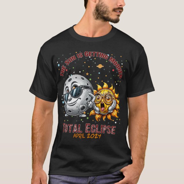 Total Solar Eclipse Chase April 2024 Sol Is Gettin T Shirt (Framsida)