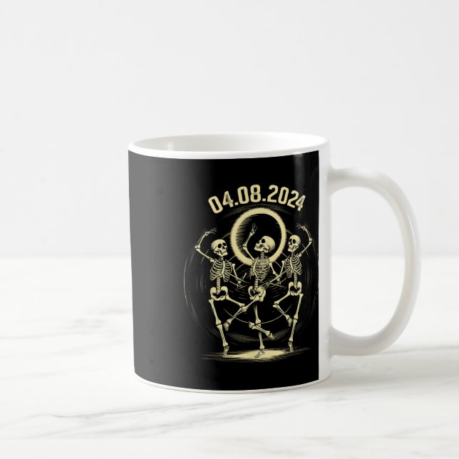 Total Solar Eclipse Funny Skeletons Dancing April Kaffemugg (Höger)
