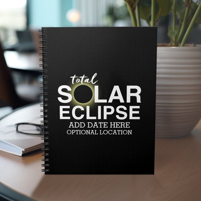 Total solcellsklipse - 2024 eller anpassningsbar anteckningsbok med spiral (Personalized notebook with Solar Eclipse Design)