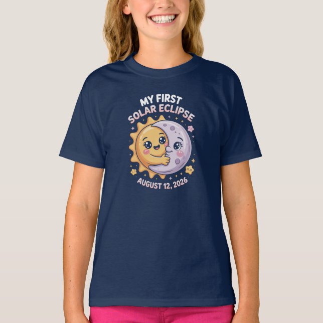 Total solförmörkelse 12 augusti 2026 Första solför T Shirt (Framsida)