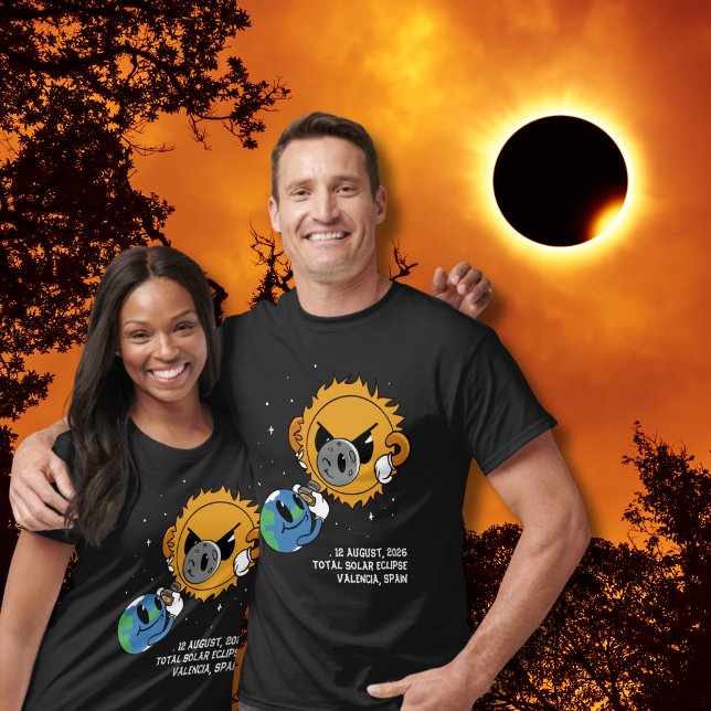 Total solförmörkelse 2026 Spanien fotobomb T Shirt (Add your city / location via the template to customize)