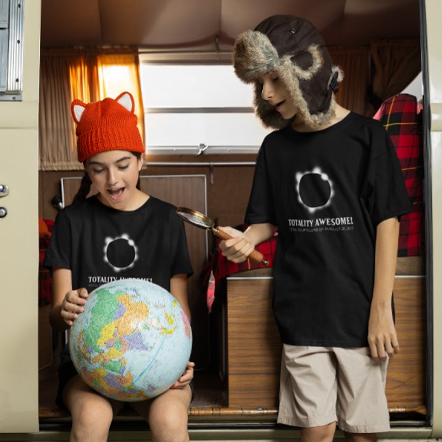 Totality Fantastisk Solar Eclipse varje år T-shirt (Skapare uppladdad)