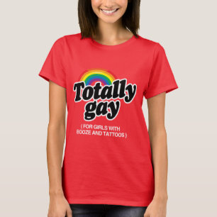 TOTALLY GAY FÖR TATUERADE TJEJER - VIT -.png T-shirt