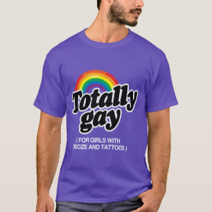 TOTALLY GAY FÖR TATUERADE TJEJER - VIT -.png Tee Shirt