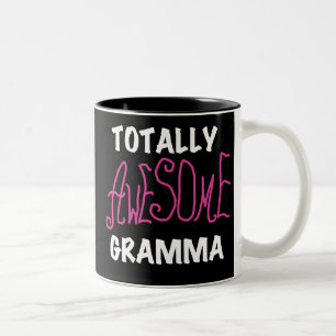 Totalt enorma Gramma rosa T-tröjagåvor Två-Tonad Mugg
