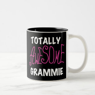 Totalt enorma Grammie rosa T-tröjagåvor Två-Tonad Mugg