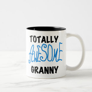 Totalt enorma GrannyblåttTshirts och gåvor Två-Tonad Mugg