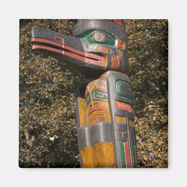 Totem pole in park in Ottawa, Ontario, Kanada Magnet (Framsidan)