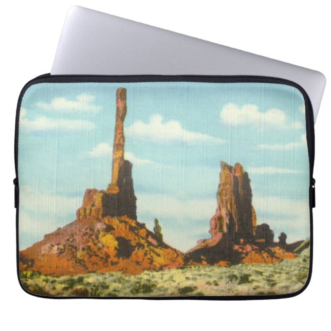 Totem Pole Laptop Sleeve (Framsidan)