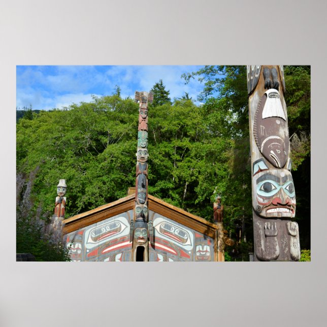 Totem Poles and Hut, Alaska Poster (Framsidan)