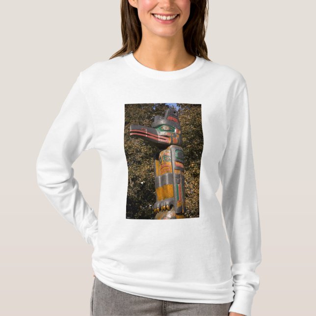 Totempåle i park i Ottawa, Ontario, Kanada T-shirt (Framsida)