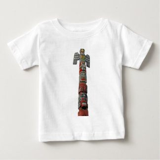 Totempol som snidas från cederträ t-shirt