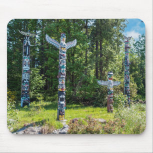 Totems in Stanley Park, Vancouver Canada Musmatta